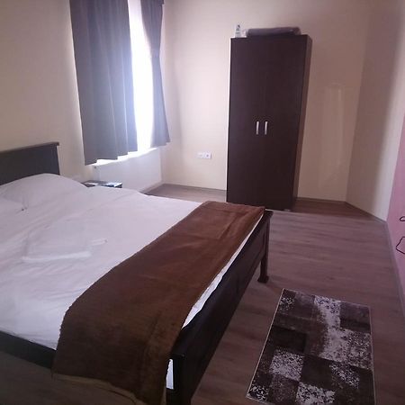Prenociste Hrast Hostel Paracin Luaran gambar