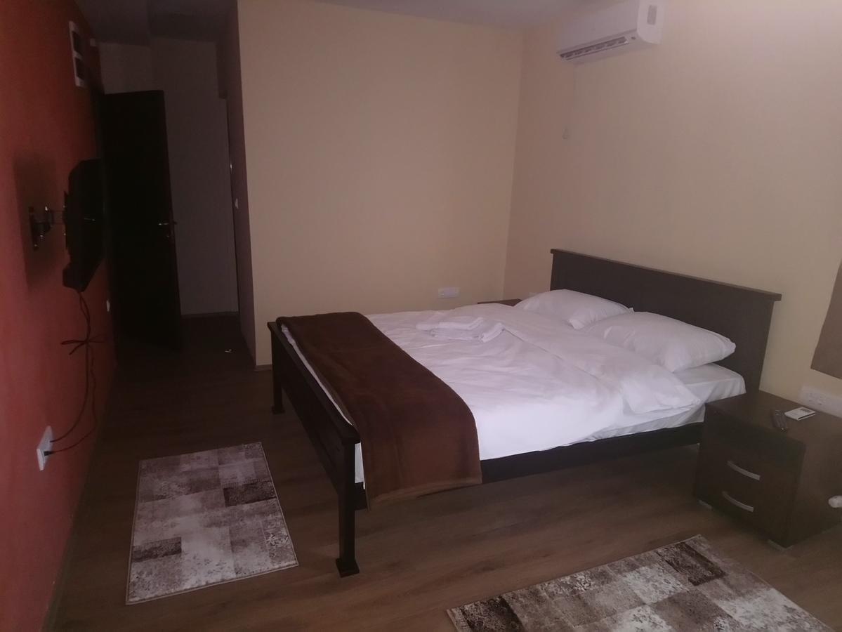 Prenociste Hrast Hostel Paracin Luaran gambar