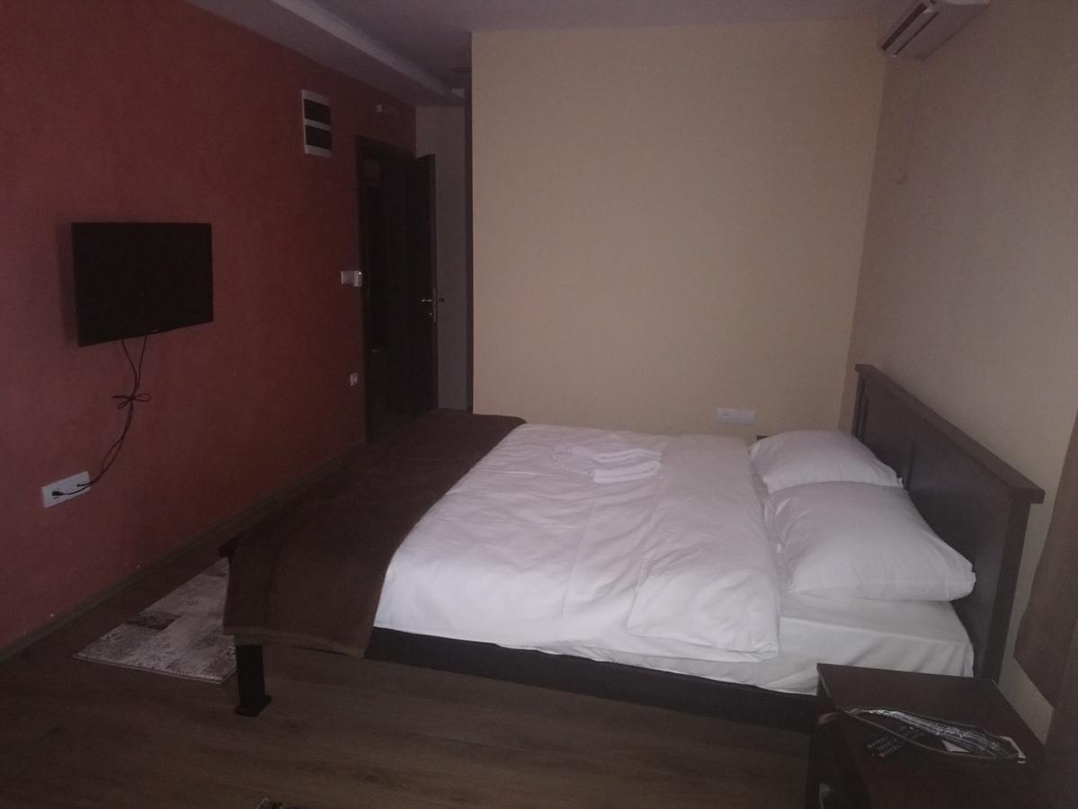 Prenociste Hrast Hostel Paracin Luaran gambar